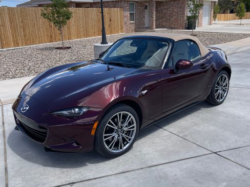 Used 2025 MAZDA MX-5 Miata w/ Weather Package RWD image 1