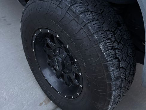 Used 2018 Toyota Tacoma TRD Sport image 9