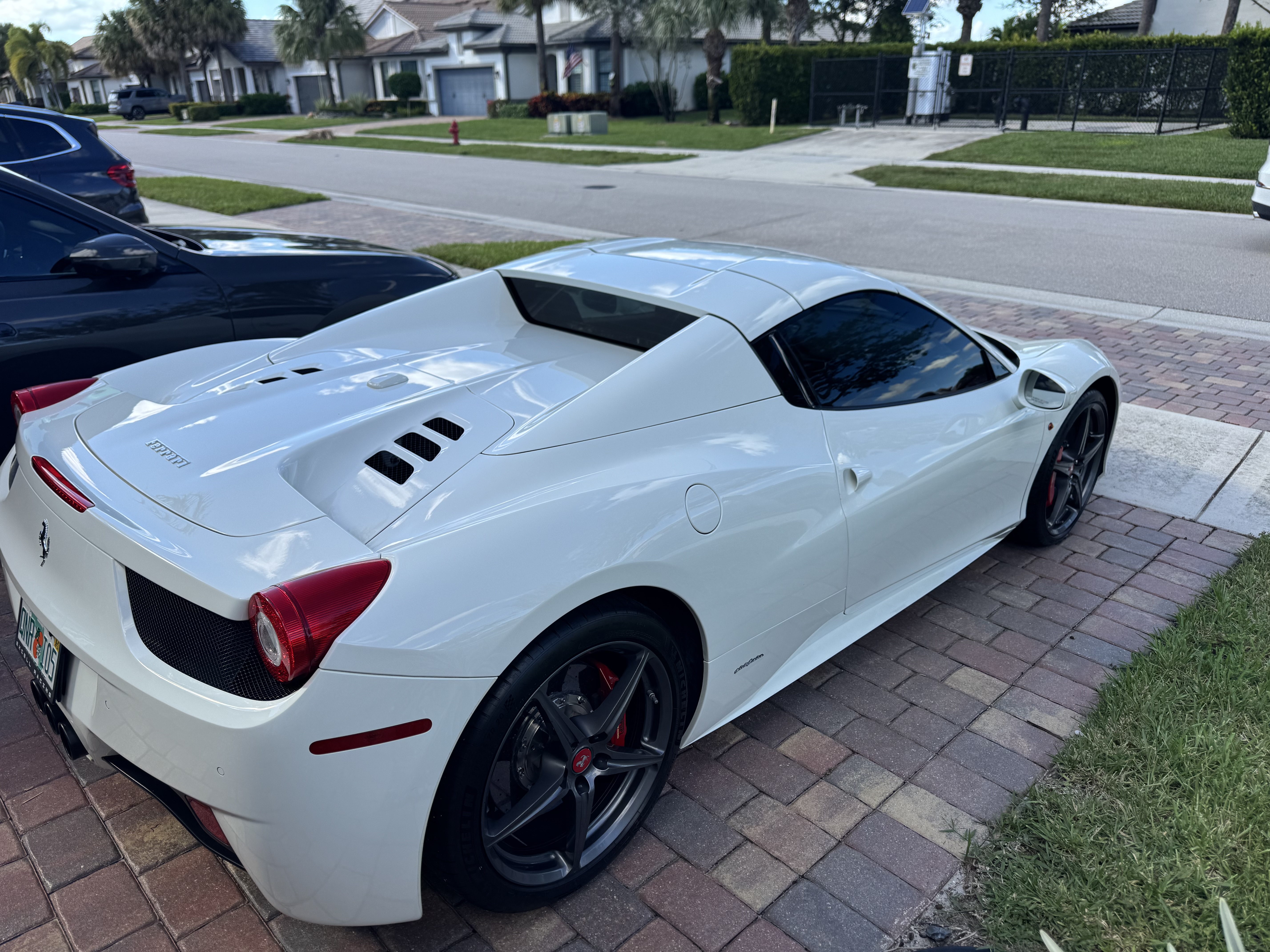 Used 2015 Ferrari 458 Spider RWD image 2