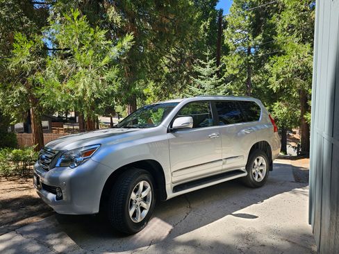 Used 2013 Lexus GX 460 w/ Convenience Pkg image 4