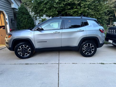 Used 2019 Jeep Compass Trailhawk w/ Leather Interior Group AWD/4WD image 4