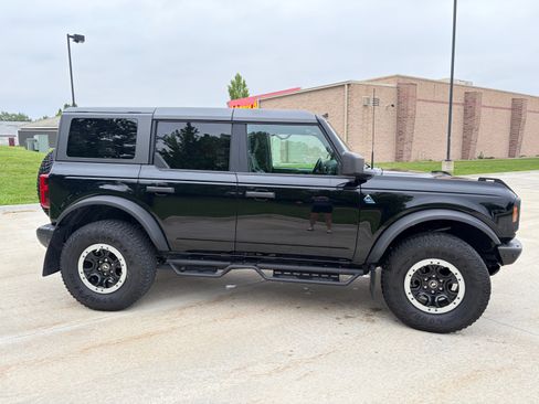 Used 2023 Ford Bronco Black Diamond w/ Sasquatch Package AWD/4WD image 2
