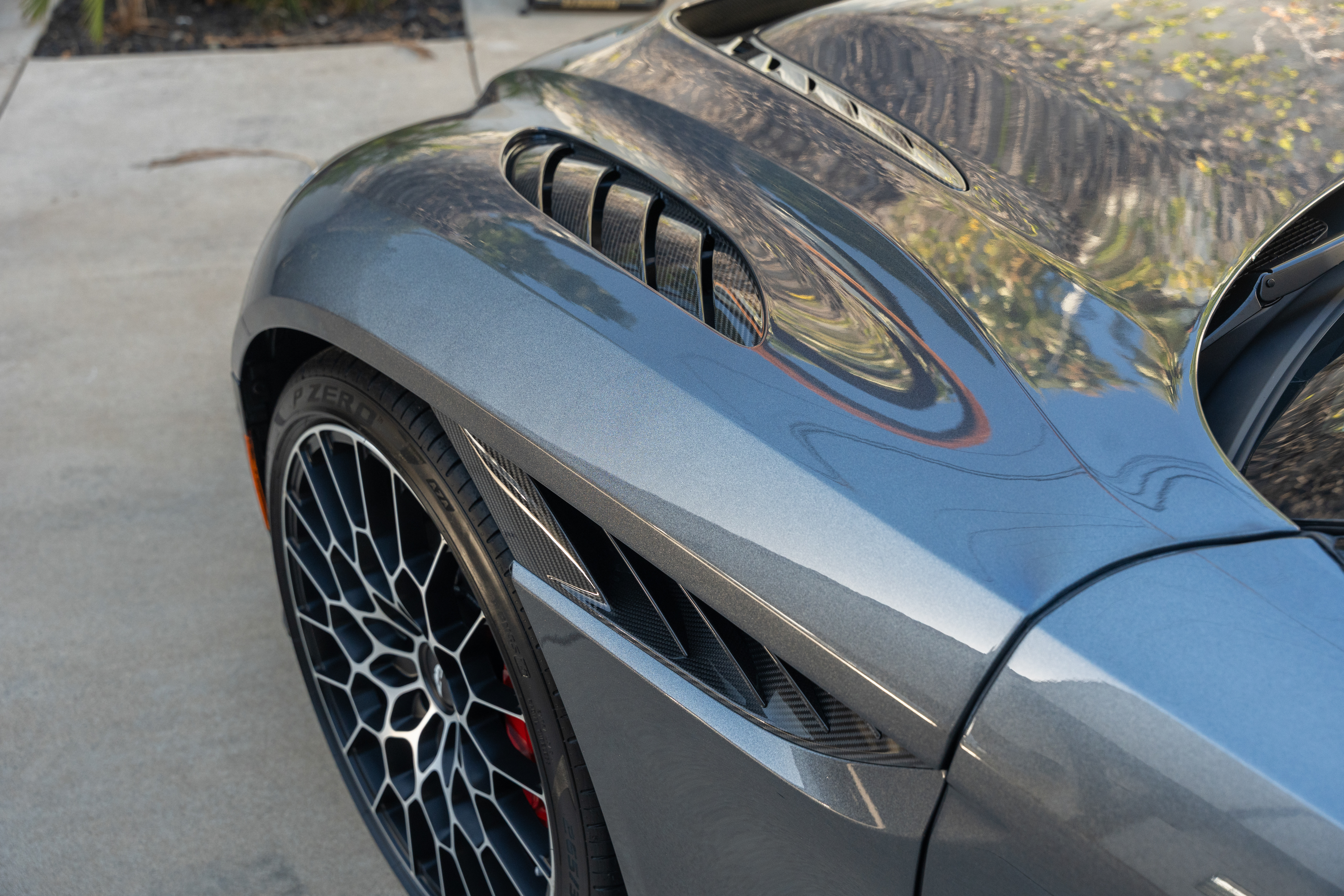 Used 2023 Aston Martin DBS Coupe RWD image 26