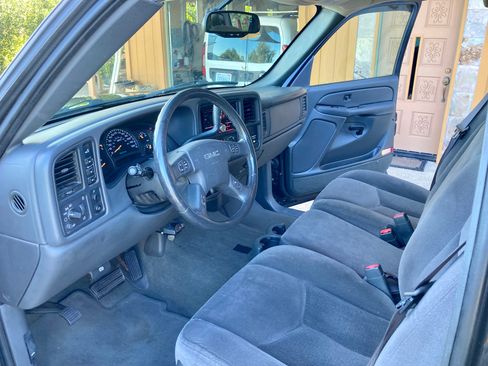 Used 2004 GMC Sierra 2500 SLE w/ Heavy-Duty Power Package AWD/4WD image 12