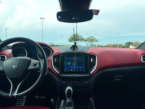 Used 2018 Maserati Ghibli image 21