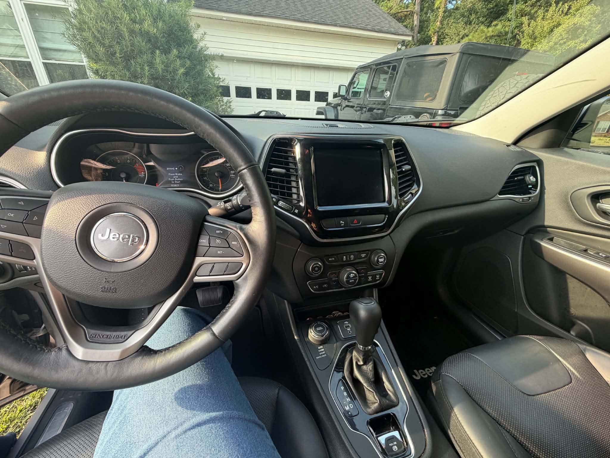 Used 2019 Jeep Cherokee Limited AWD/4WD image 13