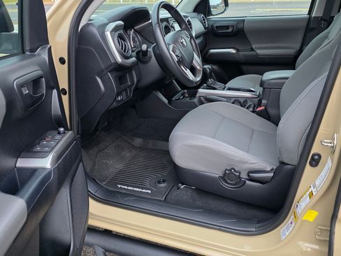 Used 2017 Toyota Tacoma SR5 w/ Tow Package image 16