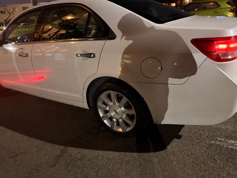 Used 2012 Lincoln MKZ image 11