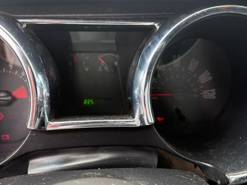 Used 2005 Ford Mustang Premium image 7