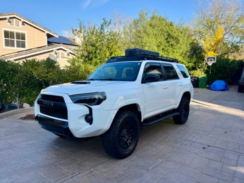 Used 2018 Toyota 4Runner TRD Off-Road Premium image 2