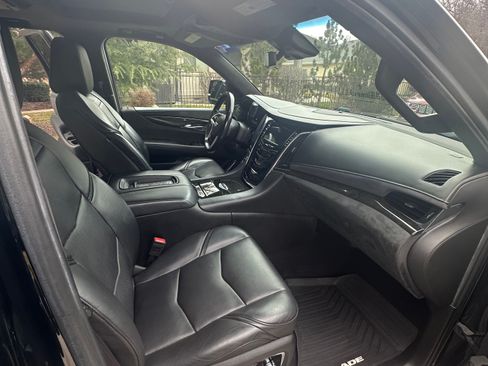 Used 2017 Cadillac Escalade Platinum image 16