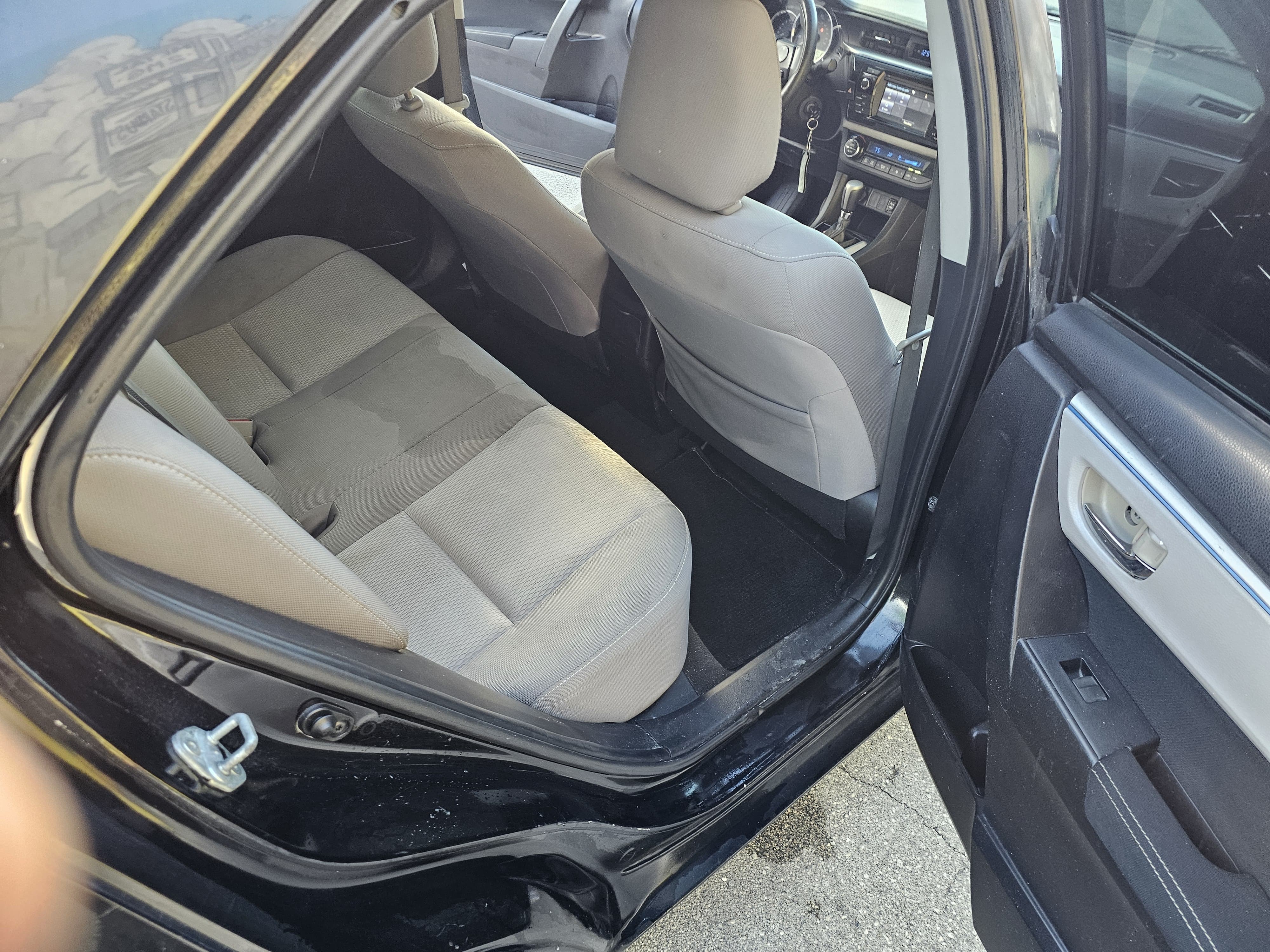 Used 2015 Toyota Corolla LE FWD image 5