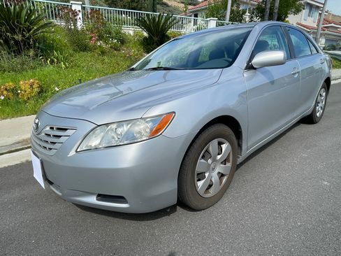 Used 2008 Toyota Camry LE image 2