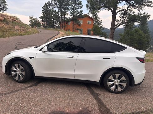 Used 2022 Tesla Model Y Long Range AWD/4WD image 11