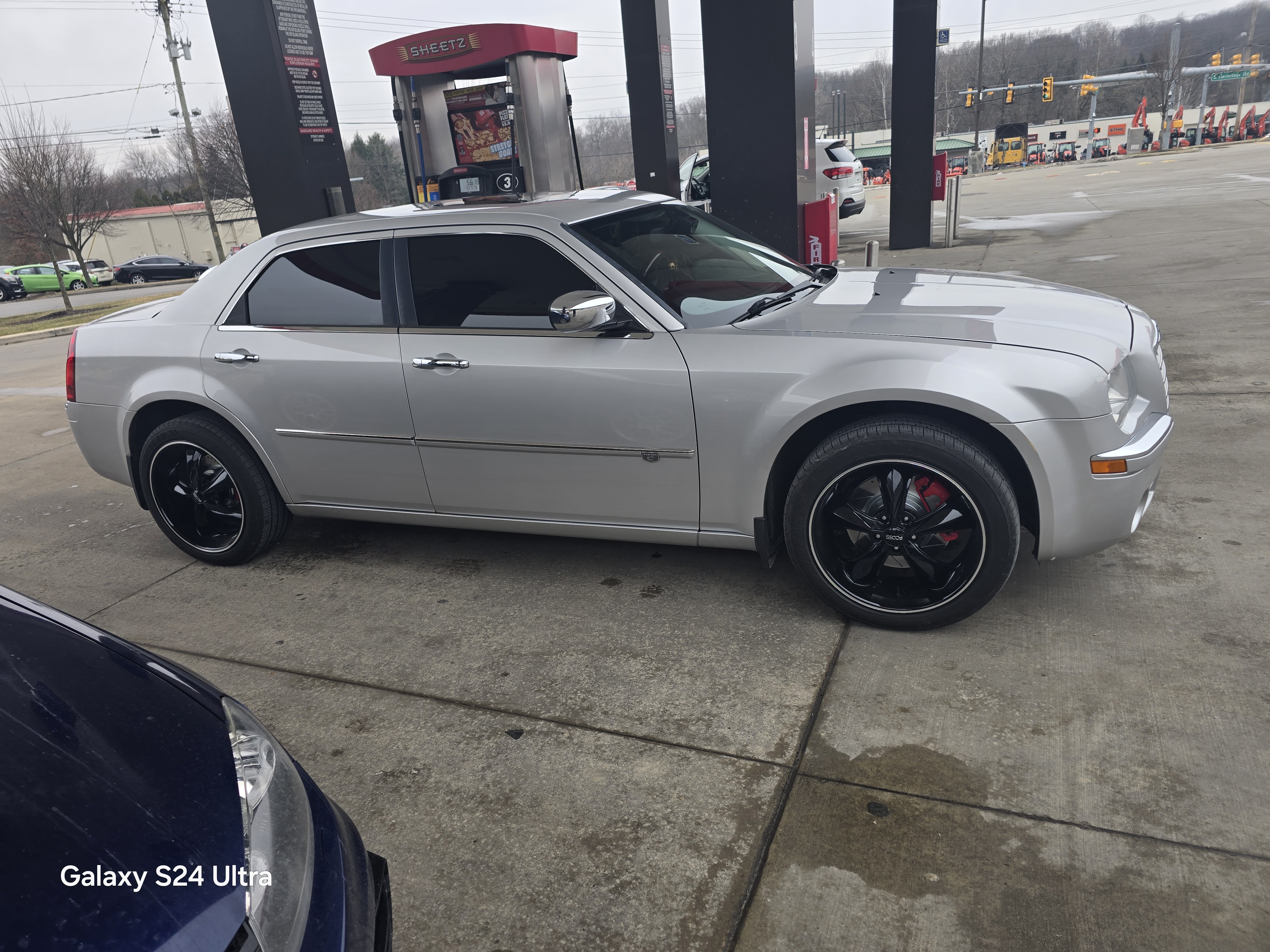 Used 2009 Chrysler 300 C w/ Luxury Group II AWD/4WD image 1