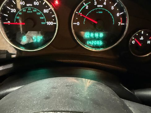 Used 2012 Jeep Wrangler Unlimited Sahara image 15