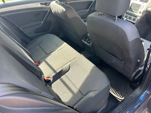 Used 2017 Volkswagen Golf S image 8