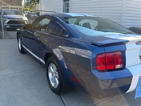 Used 2009 Ford Mustang Premium RWD image 8