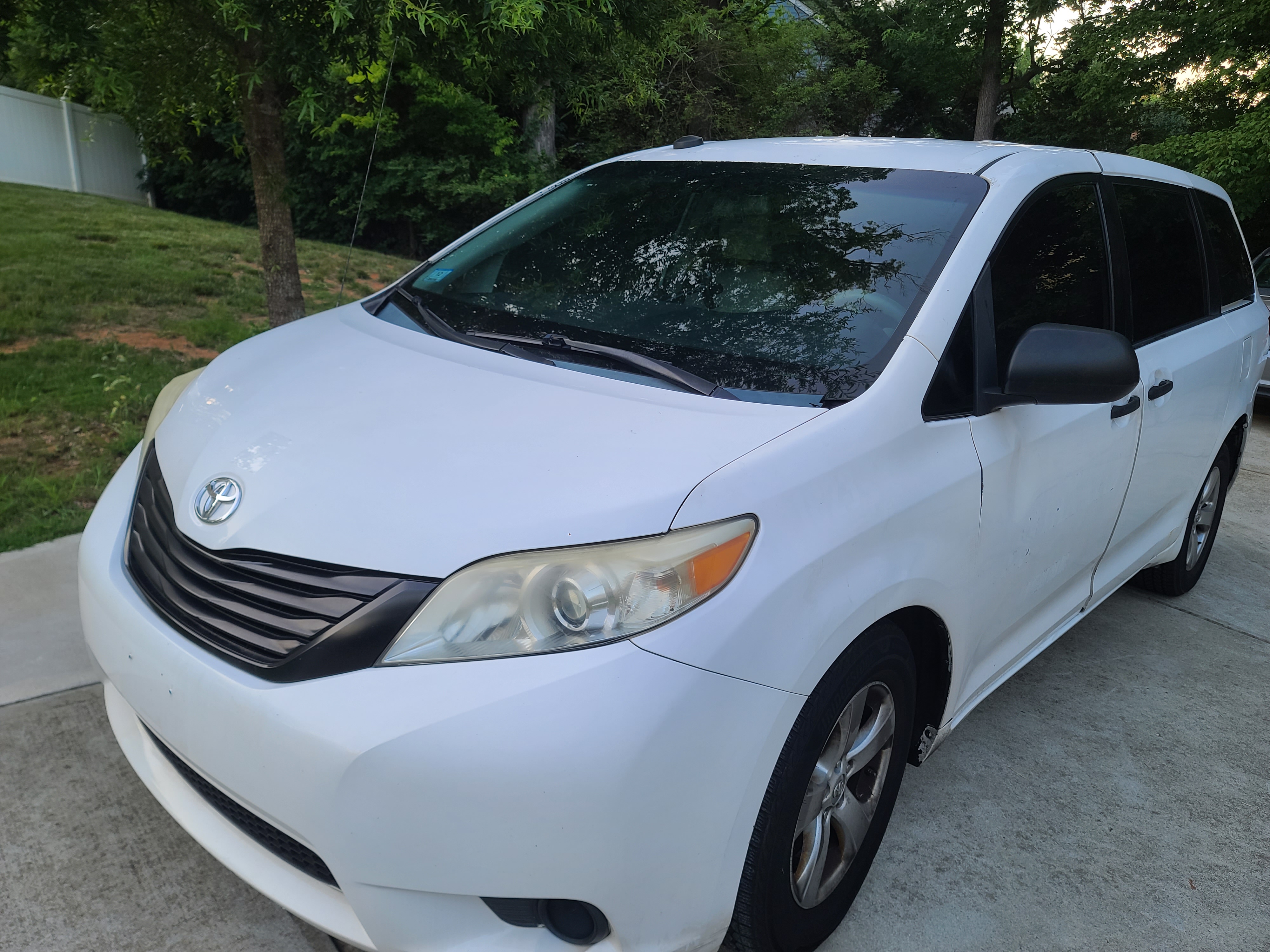 Used 2014 Toyota Sienna L FWD image 14
