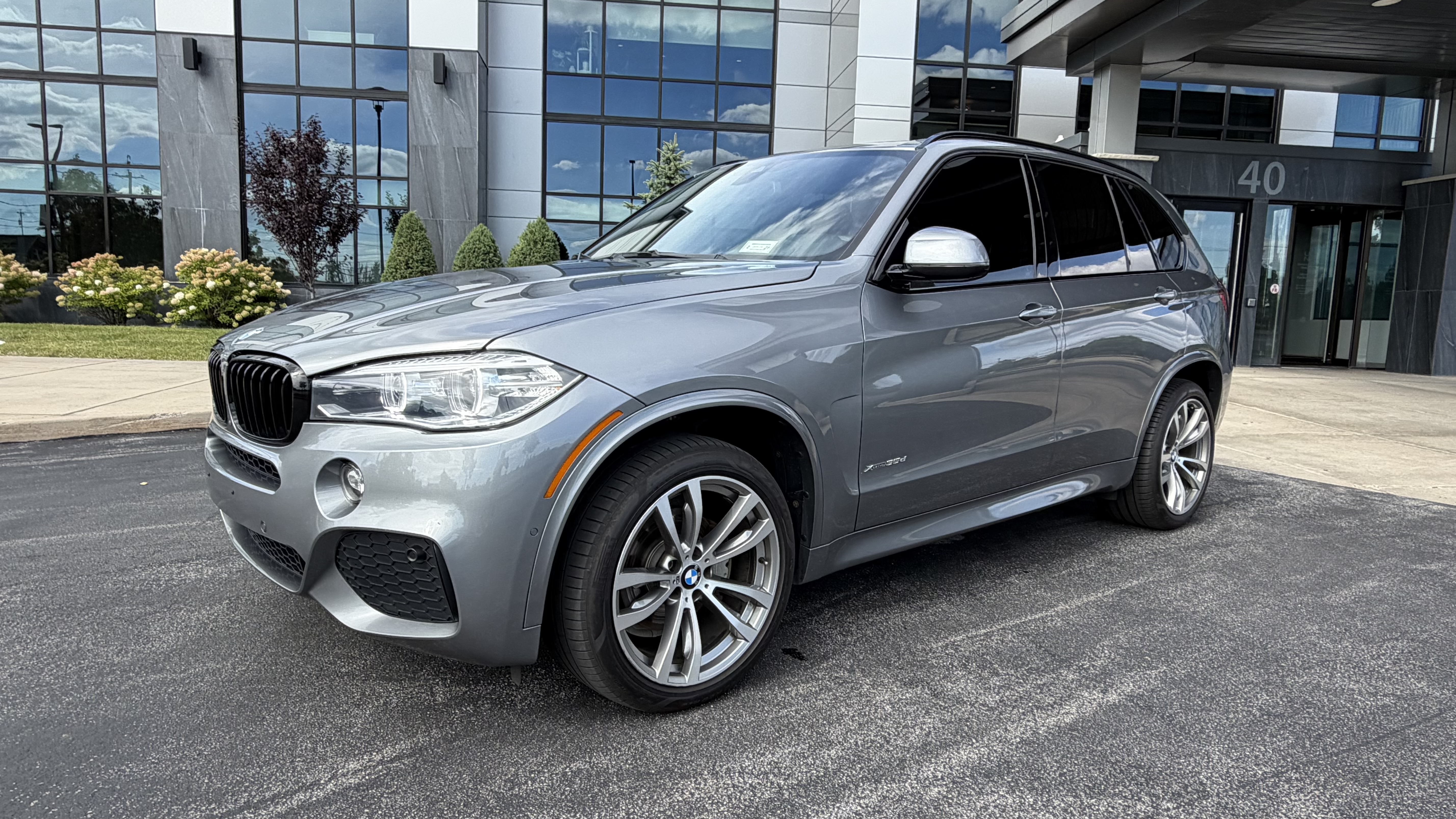 Used 2018 BMW X5 xDrive35d AWD/4WD image 1