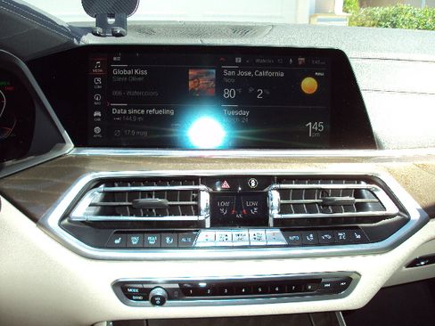 Used 2022 BMW X5 xDrive40i w/ M Sport Package image 17