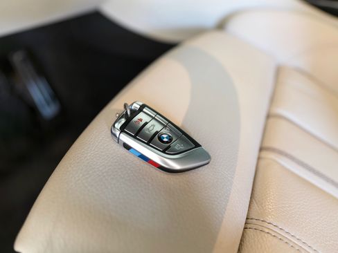 Used 2018 BMW 530e xDrive w/ M Sport Package 2 AWD/4WD image 18