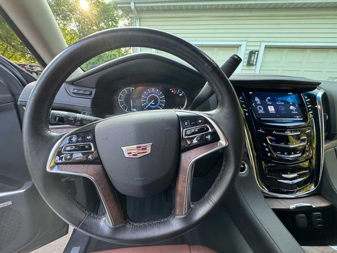 Used 2016 Cadillac Escalade ESV Luxury AWD/4WD image 18