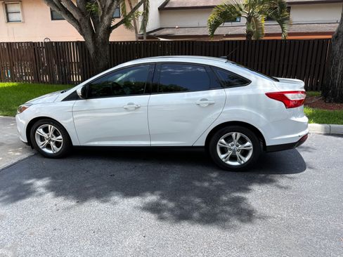 Used 2013 Ford Focus SE FWD image 4