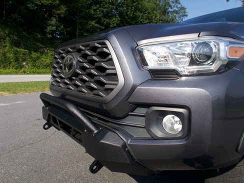 Used 2020 Toyota Tacoma TRD Off-Road AWD/4WD image 2