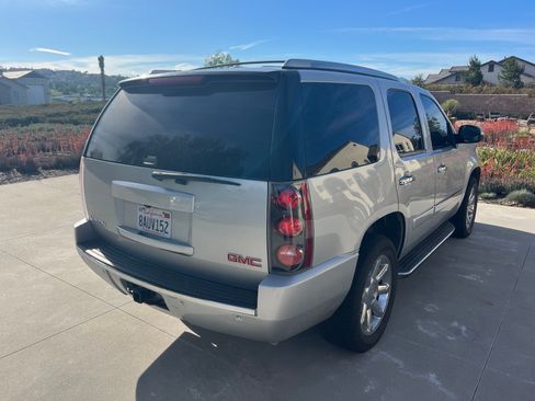 Used 2014 GMC Yukon Denali image 5