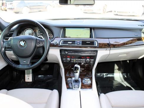 Used 2013 BMW 740Li xDrive image 26