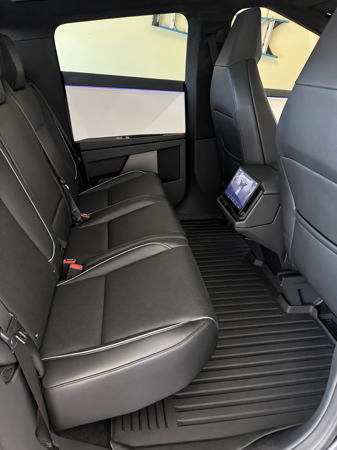 Used 2024 Tesla Cybertruck AWD Crew Cab image 6