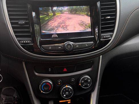 Used 2021 Chevrolet Trax LS FWD image 8