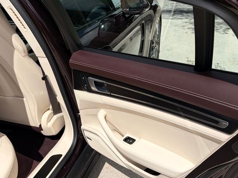 Used 2023 Porsche Panamera image 18