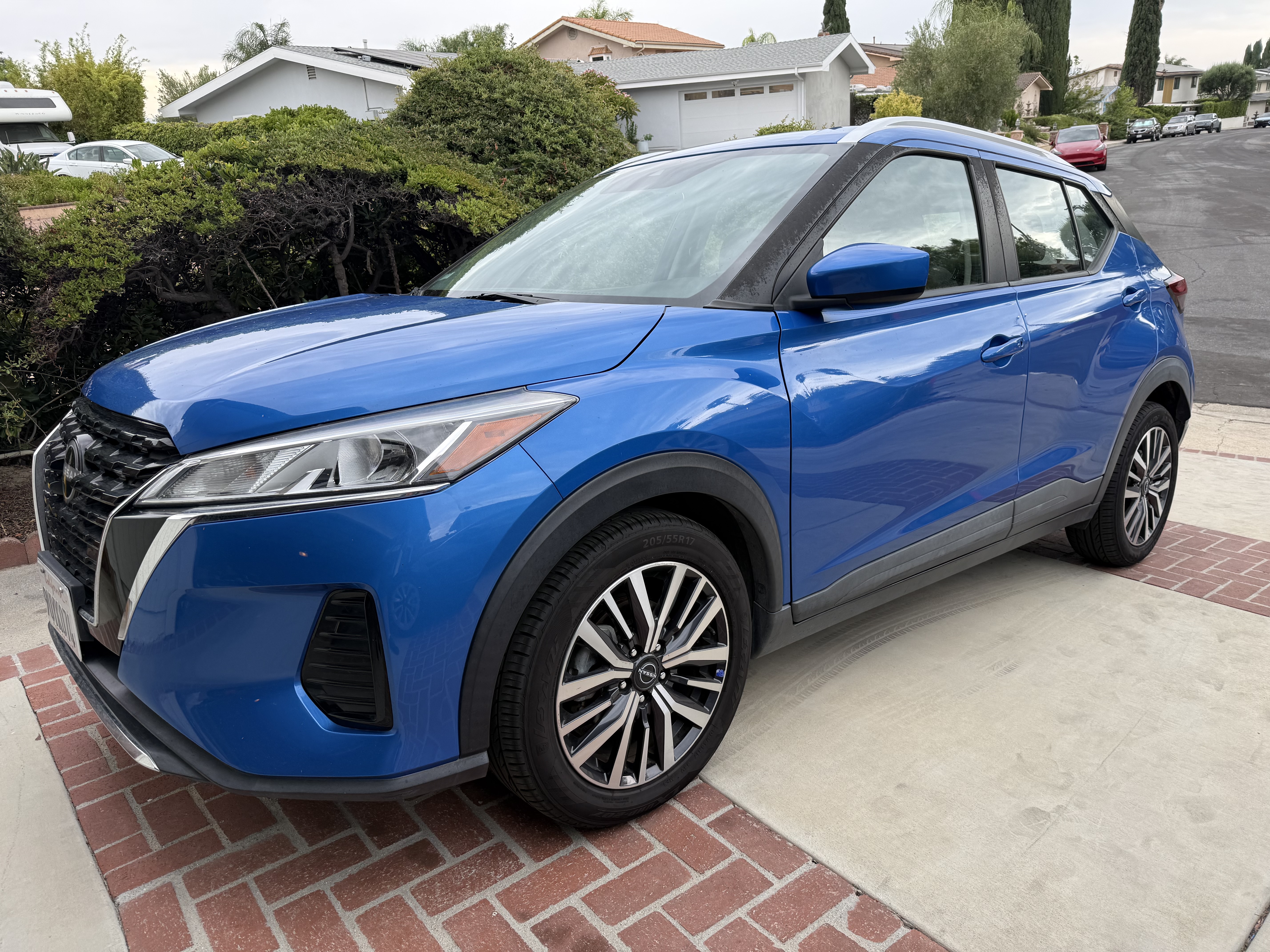 Used 2022 Nissan Kicks SV FWD image 1