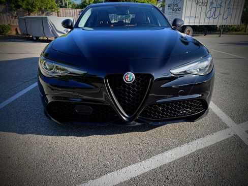 Used 2019 Alfa Romeo Giulia w/ Quick Order Package 22K Sport RWD image 2