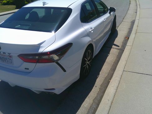 Used 2023 Toyota Camry SE FWD image 6