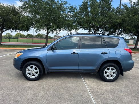 Used 2007 Toyota RAV4 2WD image 2