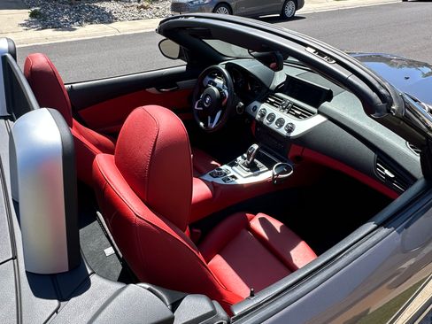 Used 2011 BMW Z4 sDrive35i RWD image 4