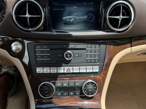Used 2018 Mercedes-Benz SL 550 image 18