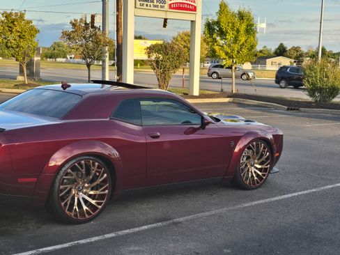 Used 2018 Dodge Challenger SRT Hellcat image 6