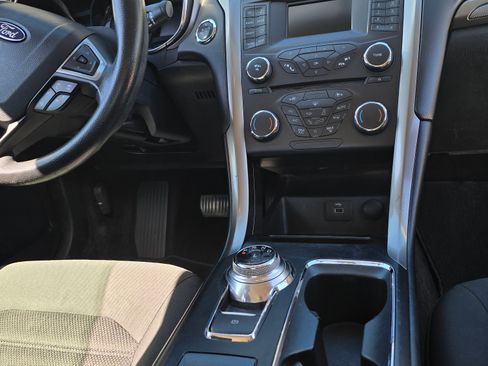 Used 2017 Ford Fusion SE image 9