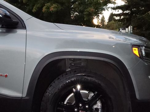 Used 2023 GMC Acadia AT4 w/ Technology Package AWD/4WD image 5