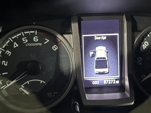 Used 2017 Toyota Tacoma Limited w/ Tow Package image 12