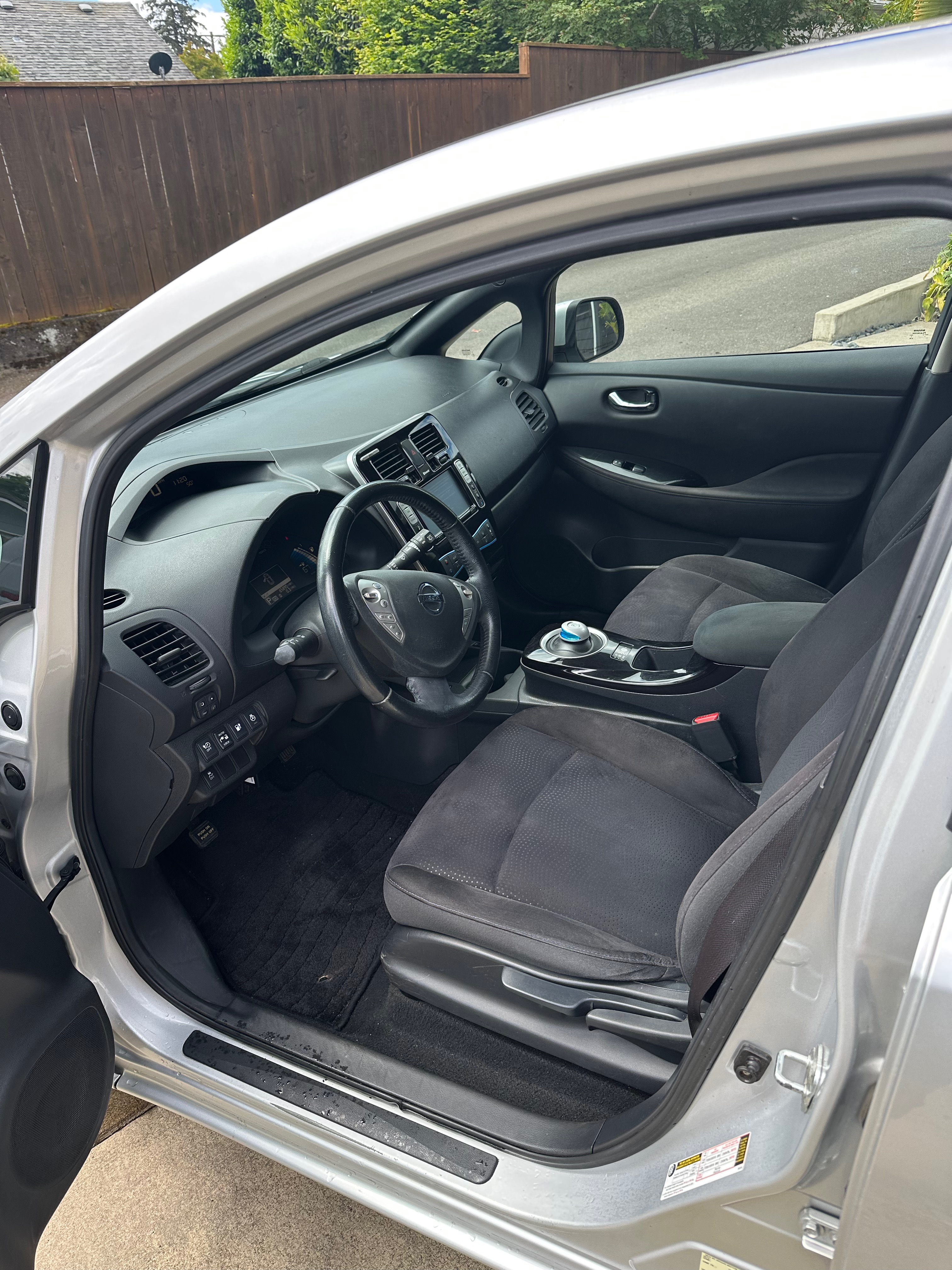 Used 2013 Nissan Leaf SV w/ LED & Quick Charge Pkg FWD image 12