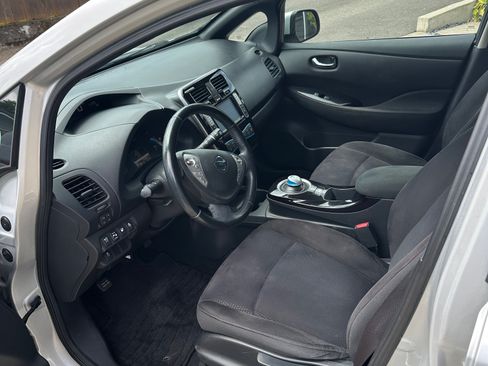 Used 2013 Nissan Leaf SV w/ LED & Quick Charge Pkg FWD image 12