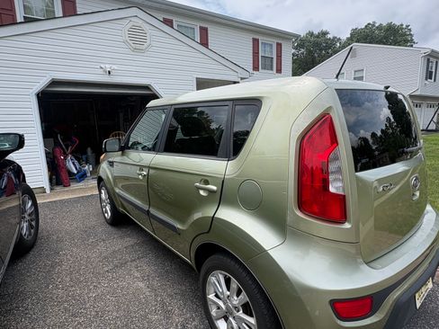 Used 2012 Kia Soul + FWD image 37