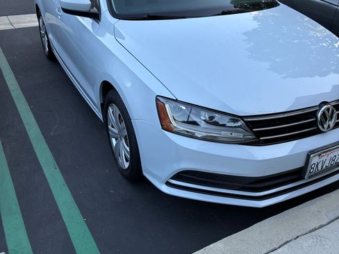 Used 2017 Volkswagen Jetta S image 4