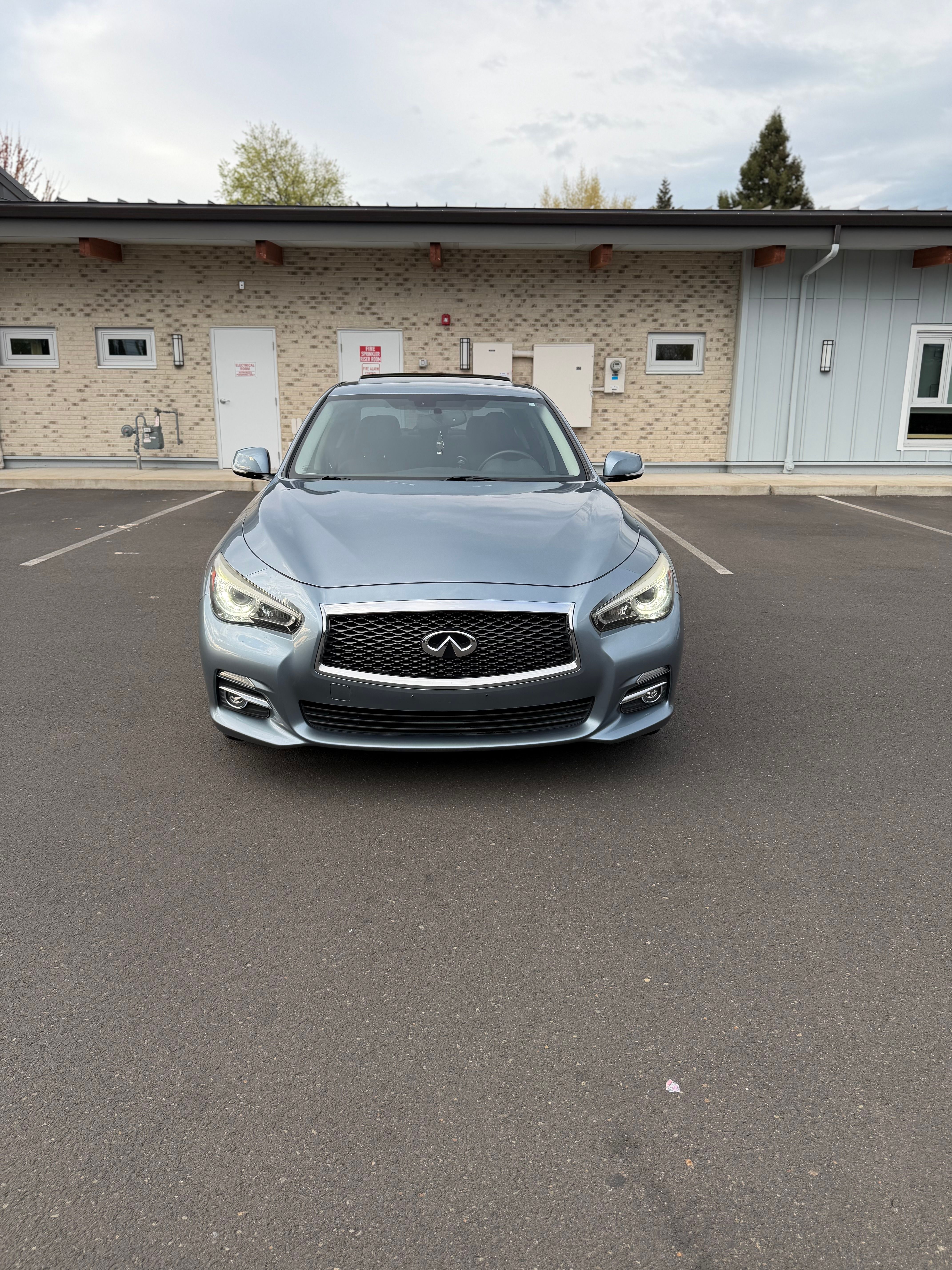 Used 2017 INFINITI Q50 3.0t Premium w/ 3.0T Premium Plus Package RWD image 1