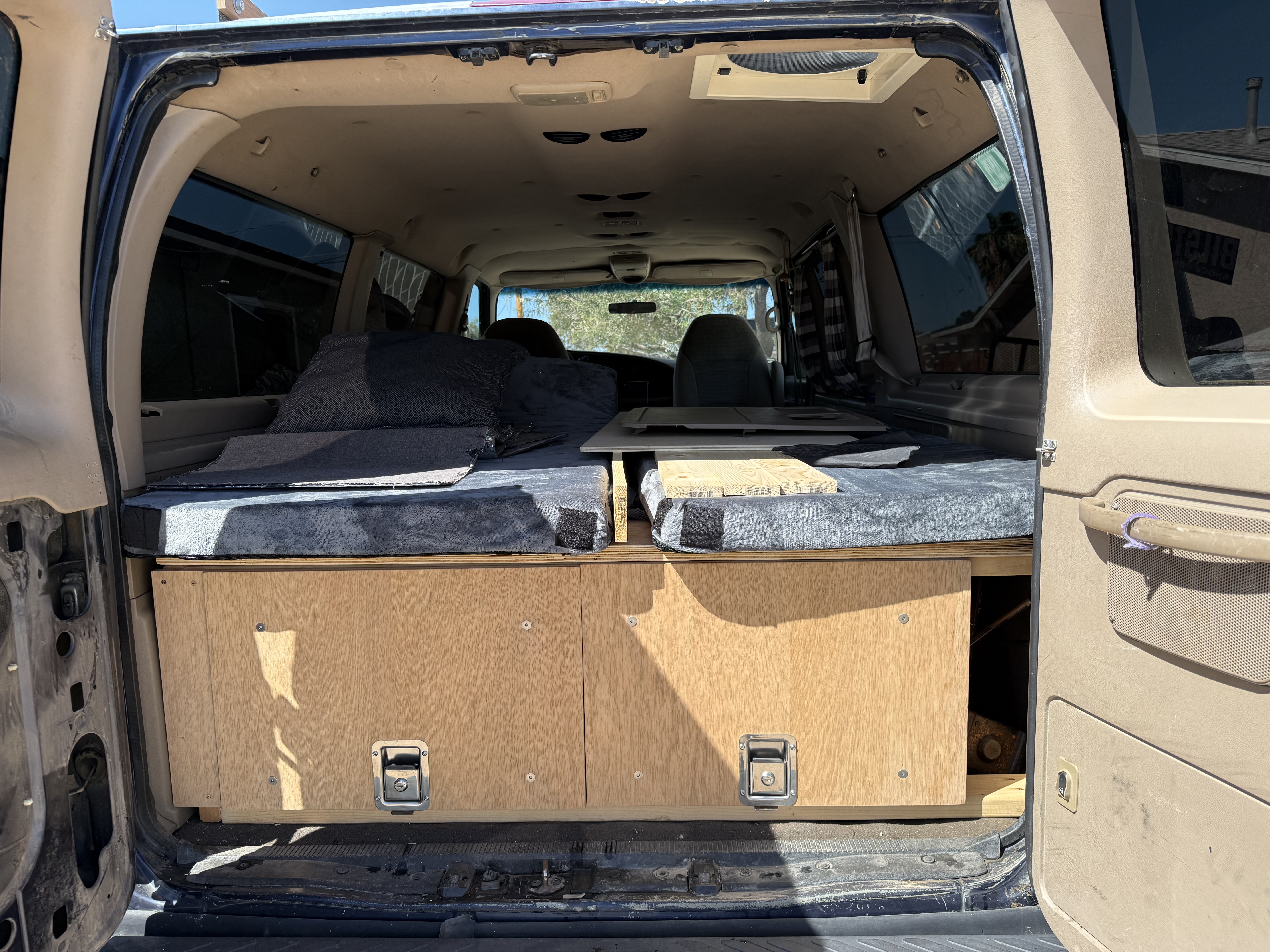 Used 2002 Ford E-350 and Econoline 350 Wagon RWD image 5